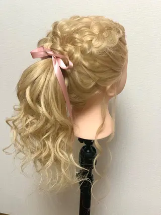 セミロング ヘアアレンジ ヘアメイク エンカレッジのヘアスタイル