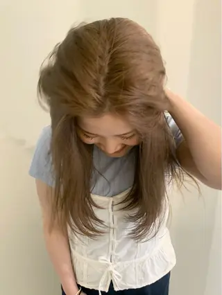 セミロング カラー 落合希 Olivebeigeのヘアスタイル