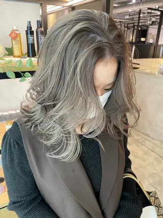 ミディアム カラー 💜ハイトーン💛 マジカルかいちゃんのヘアスタイル