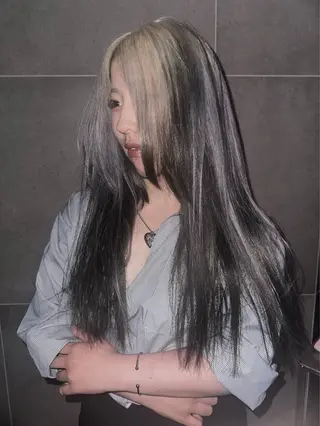 ロング ✴︎TO-MA✴︎ レッドカラー/透明感のヘアスタイル