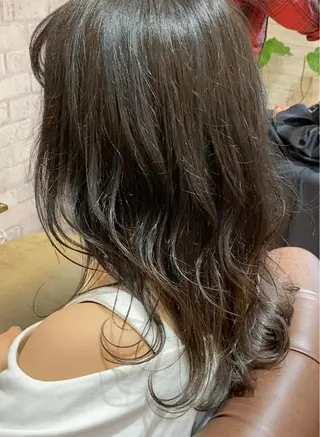 セミロング カラー ブリーチなし✨艶髪 カラー𓃲YAGIのヘアスタイル