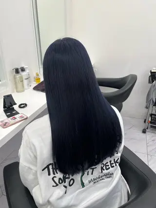 ロング 寒色/ベージュヘア ブリーチありMiOのヘアスタイル