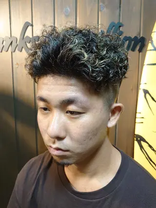 メンズ パーマ 岡林 選のヘアスタイル