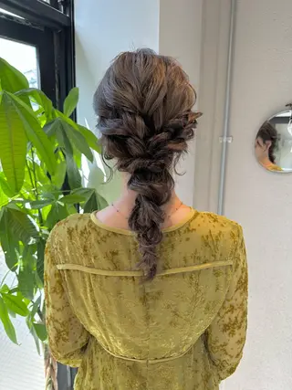 ヘアアレンジ KAORU オリーブカラーのヘアスタイル