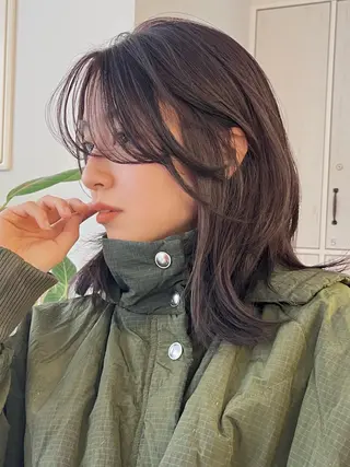 ミディアム カラー パーマ 阿久津真衣 似合わせカットのヘアスタイル