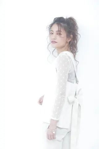 ショート シールエクステ/ ハイトーンカラーのヘアスタイル