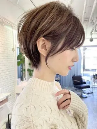 ショート レイヤー 艶々カラーのヘアスタイル