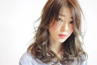 セミロング カラー パーマ トレンドヘア🩶 艶髪🩶yoshiのヘアスタイル