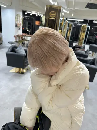 ミディアム 韓国風 白髪ぼかし NAOTOのヘアスタイル