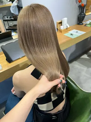 ロング カラー 透明感ハイトーン🦄 キラ🌈のヘアスタイル