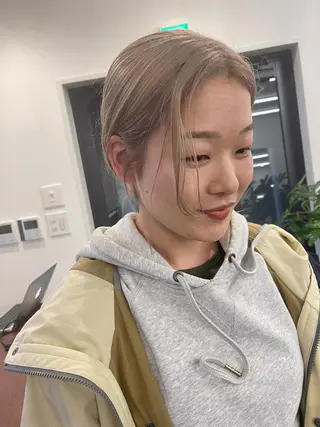 ミディアム カラー 💓パーマ，💗 レイヤーカットのヘアスタイル