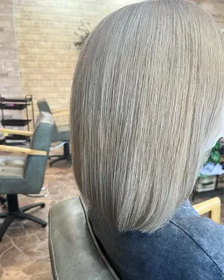 ミディアム Lilly 中谷友里のヘアスタイル