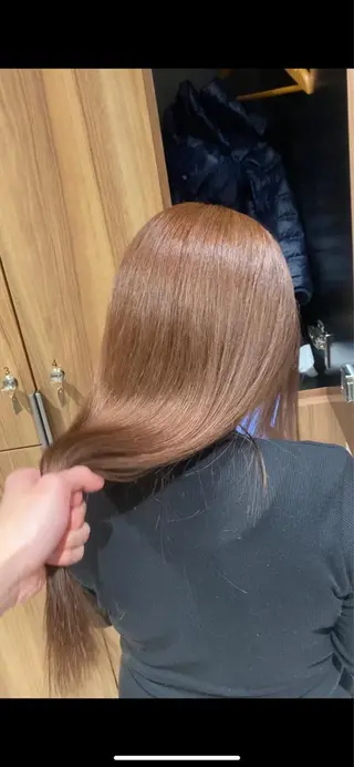 ロング カラー ブリーチなし 寒色カラーのヘアスタイル