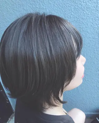 ショート カラー デザインカラー✨新倉 佑奈のヘアスタイル