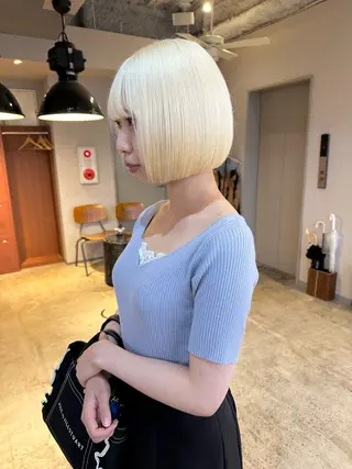 ミディアム ミルクティーベージュ outaのヘアスタイル