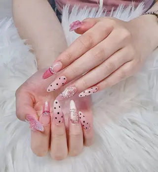 ネイル AKIKO ネイルサロンのネイルデザイン
