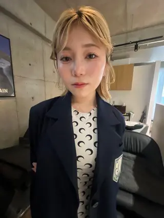 カラー sliver ・siki /YUIのヘアスタイル