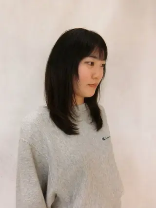 セミロング iroha/ レイヤーカットモデルのヘアスタイル