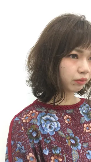 ミディアム カラー 顔周りの垢抜けヘア 立山愛梨のヘアスタイル