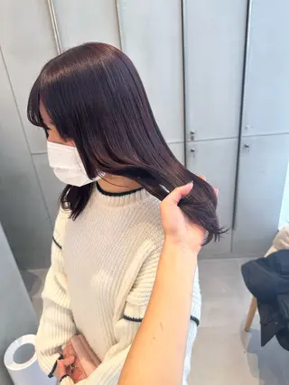 セミロング カラー ミオ💎ショート 透ける暗髪のヘアスタイル