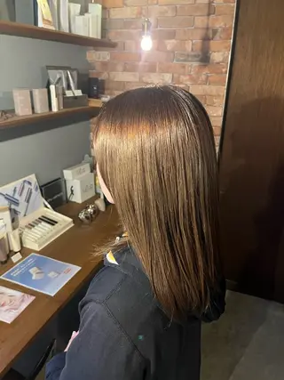 カラー yuto /ブリーチ /艶カラー/縮毛矯正のヘアスタイル