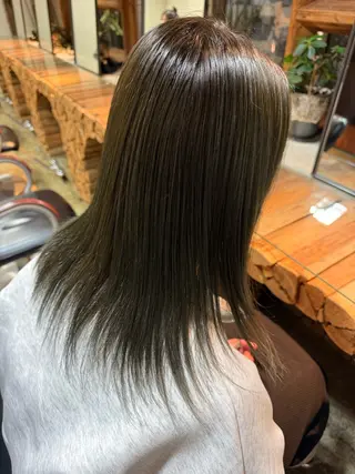 セミロング カラー 須藤 優真 切りっぱなしボブのヘアスタイル