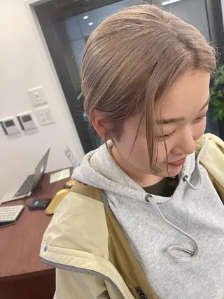 ミディアム カラー 💓パーマ，💗 レイヤーカットのヘアスタイル