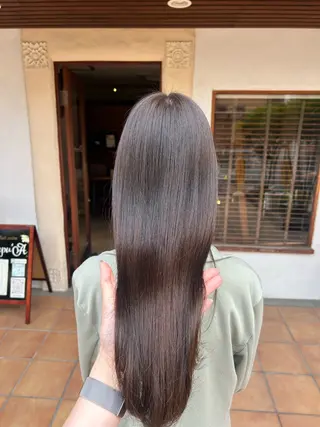 ロング カラー putri 川邉 優花のヘアスタイル