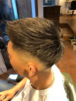 ショート カラー 冨士川 英樹のヘアスタイル