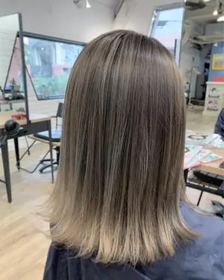 カラー toiro渋谷 Yujiのヘアスタイル