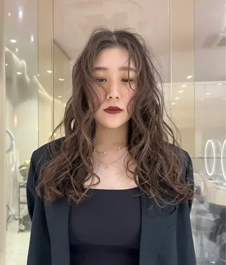 ロング カラー Akari暖色カラー /レイヤーカットのヘアスタイル