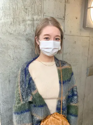 ショート カラー ミルクティーベージュ ブリーチ 店長 清水のヘアスタイル