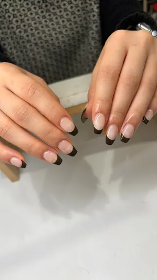 ネイル 𝑟𝑖𝑠𝑎 🕯‎🤍のネイルデザイン