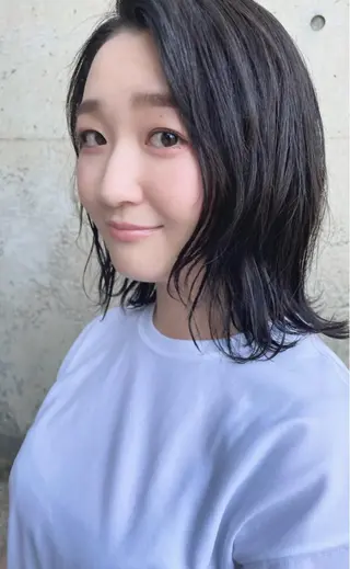 ミディアム カラー 日高 香織のヘアスタイル