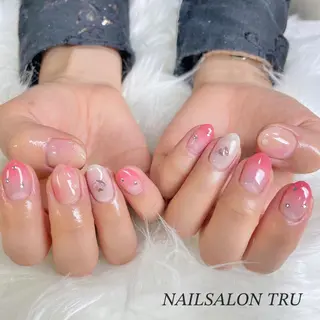 ネイル 𝐼𝑁𝑂𝑈𝐸 𝑀𝐼𝐴のネイルデザイン