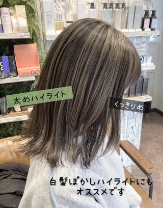 ミディアム あやかショート 白髪ぼかしのヘアスタイル