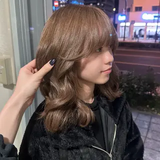 ミディアム カラー sliver siki/akariのヘアスタイル