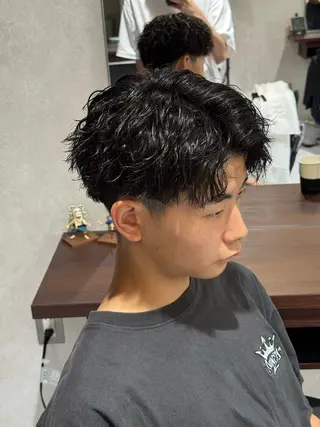 ショート パーマ メンズ 東 拓己のヘアスタイル