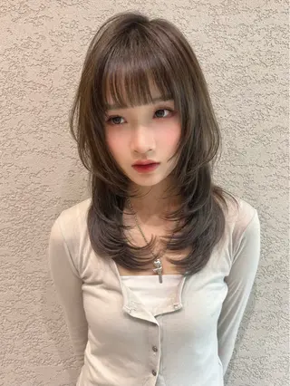 セミロング カラー 興津/韓国レイヤー ダブルカラー美髪縮毛のヘアスタイル