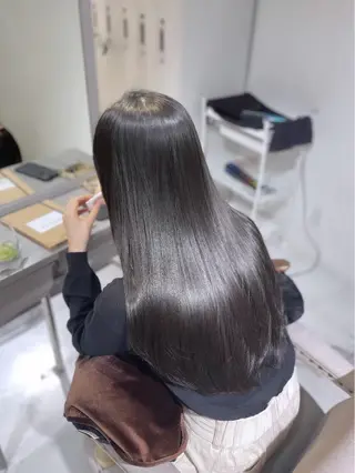 セミロング 伊藤 由里奈のヘアスタイル