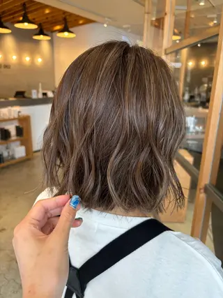 ミディアム カラー パーマ ハイトーンカラー🤍 山下 優華のヘアスタイル