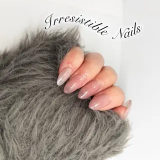 セミロング イレジスティブル ネイルズのネイルデザイン