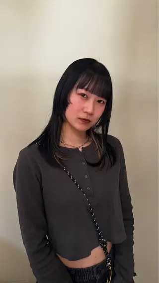 カラー ピエドプール NINAのヘアスタイル