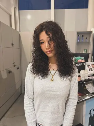 ミディアム パーマ tomo🍒パーマ ハイトーン似合わせのヘアスタイル