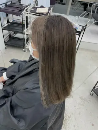 セミロング カラー 岡留 愛美のヘアスタイル