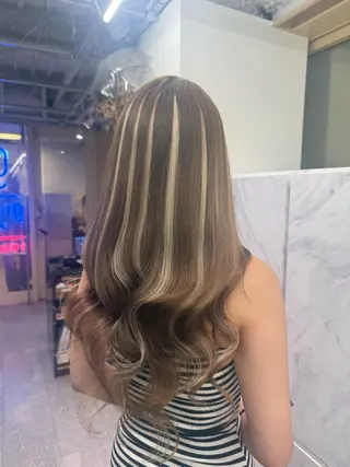 MOMOKA🍑プル エクステ・ハイトーンのヘアスタイル