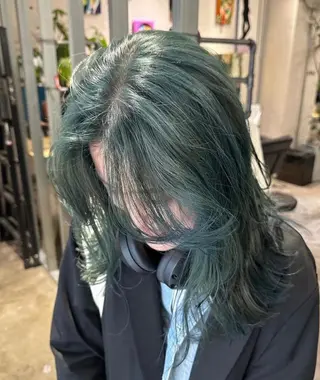 ロング カラー サキ🤍ハイトーン 🩰くびれ巻きヘアのヘアスタイル