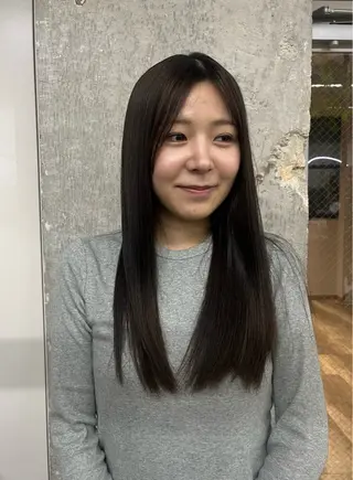 ロング 小長谷 夕菜のヘアスタイル