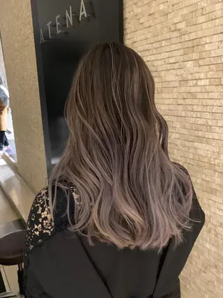 ロング カラー ヤクシジ レンのヘアスタイル