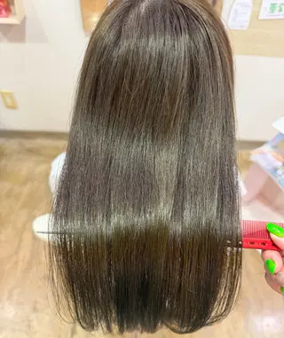 ミディアム 西川 礼菜のヘアスタイル